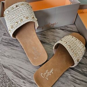 Crown Vintage - Flory Slide Sandal in Size 6.